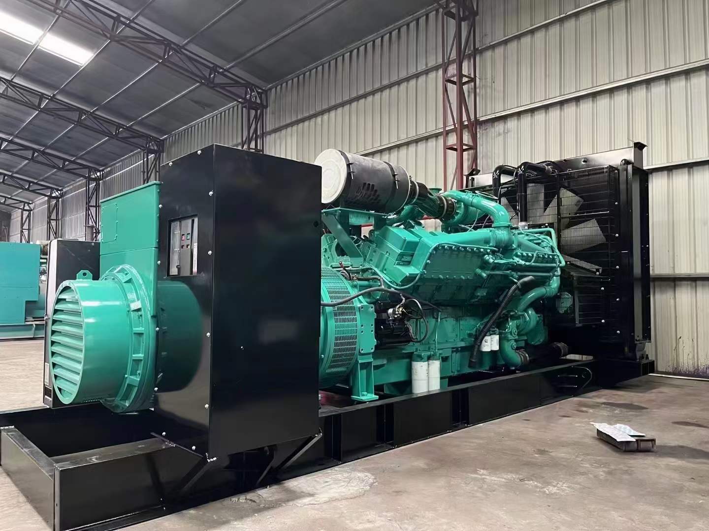 和硕如何降低 800kW 柴油发电机输出电流的波动？