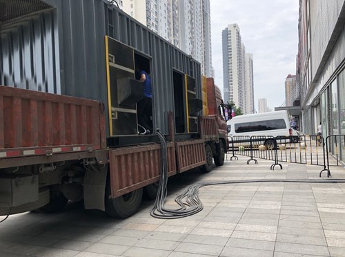 和硕低温环境下，柴油发电机组电池充满电的具体时间受哪些因素影响？